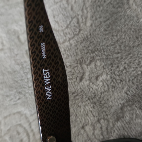 Nine West Unisex Sunglasses brown with hard case - Picture 3 of 9